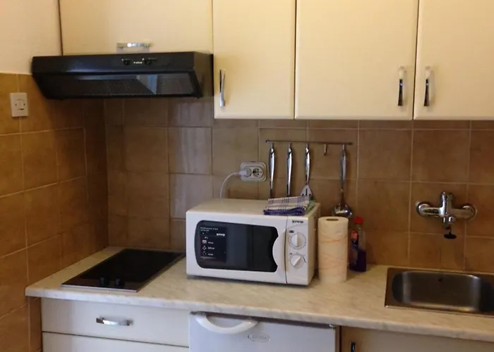 Alexandra Apartment *